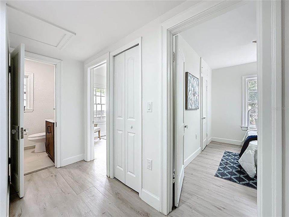 待售: $325,000 (2 贝兹, 1 浴室, 927 平方英尺)