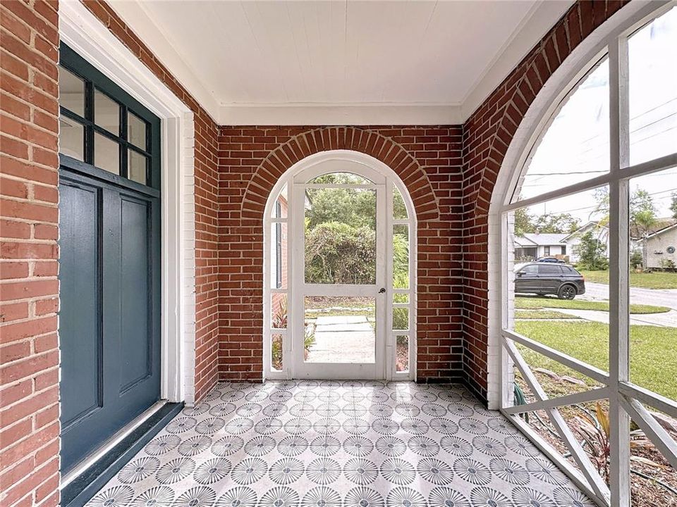 待售: $325,000 (2 贝兹, 1 浴室, 927 平方英尺)