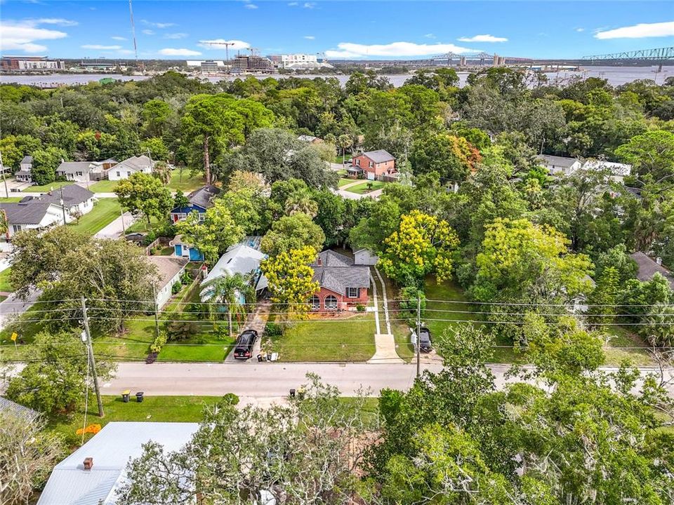 待售: $325,000 (2 贝兹, 1 浴室, 927 平方英尺)