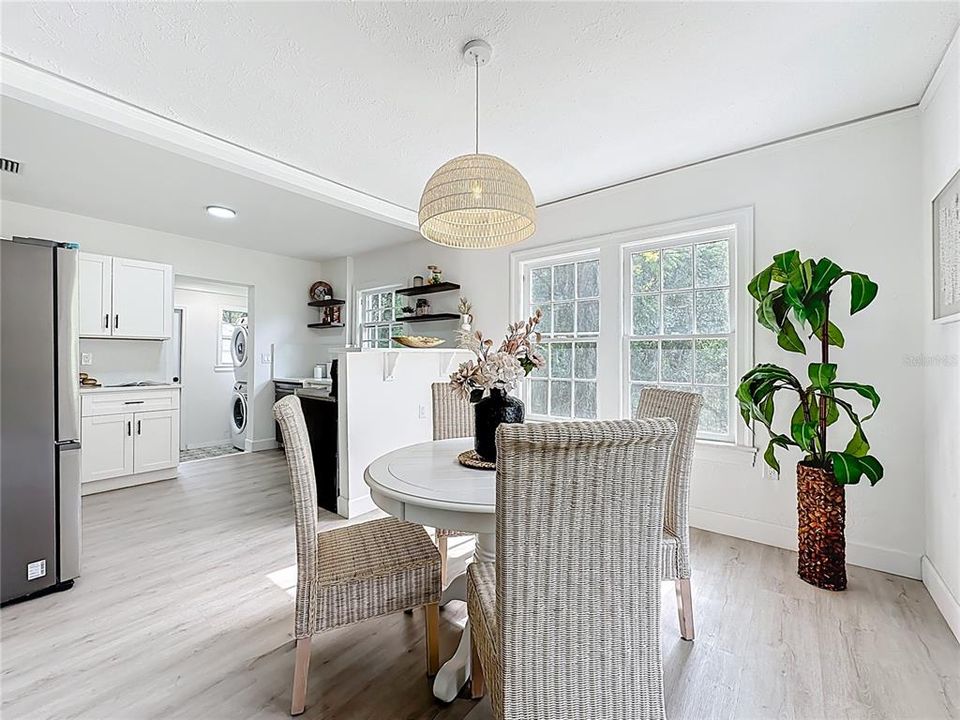 待售: $325,000 (2 贝兹, 1 浴室, 927 平方英尺)