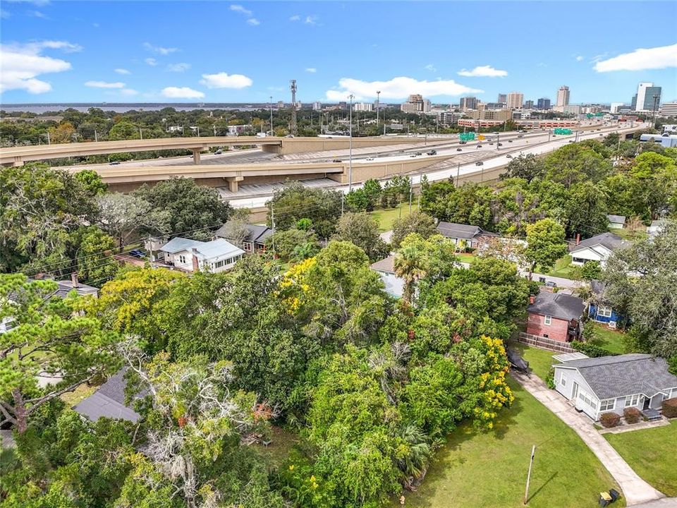 待售: $325,000 (2 贝兹, 1 浴室, 927 平方英尺)