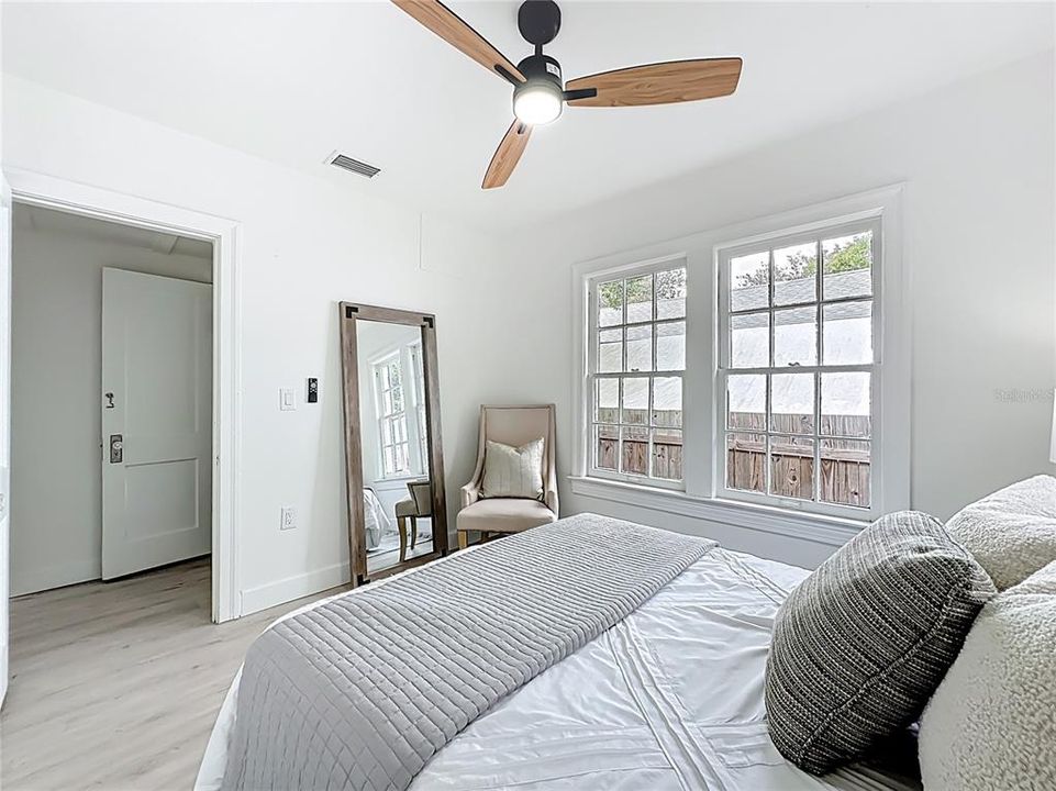 待售: $325,000 (2 贝兹, 1 浴室, 927 平方英尺)