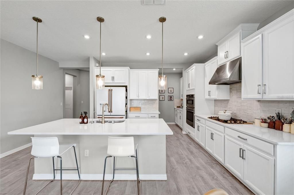 На продажу: $570,000 (4 спален, 3 ванн, 2399 Квадратных фут)