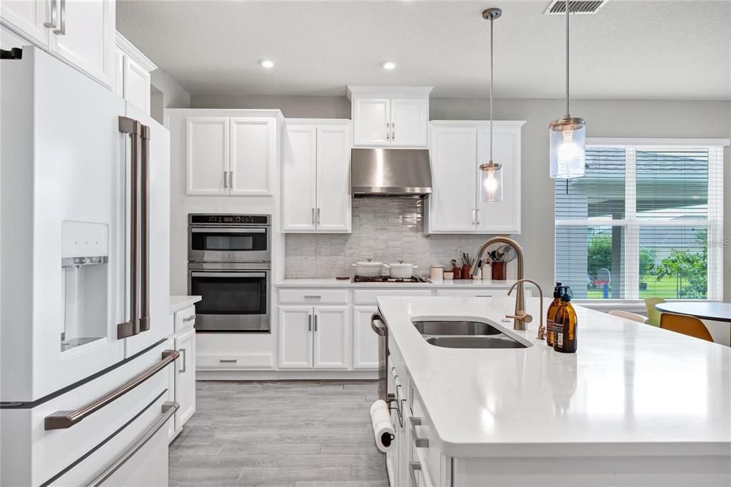 На продажу: $570,000 (4 спален, 3 ванн, 2399 Квадратных фут)