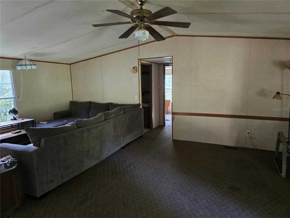 合同活跃: $64,900 (3 贝兹, 2 浴室, 1248 平方英尺)