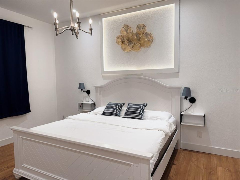 合同活跃: $370,000 (4 贝兹, 2 浴室, 2136 平方英尺)