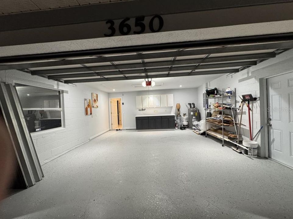 合同活跃: $370,000 (4 贝兹, 2 浴室, 2136 平方英尺)