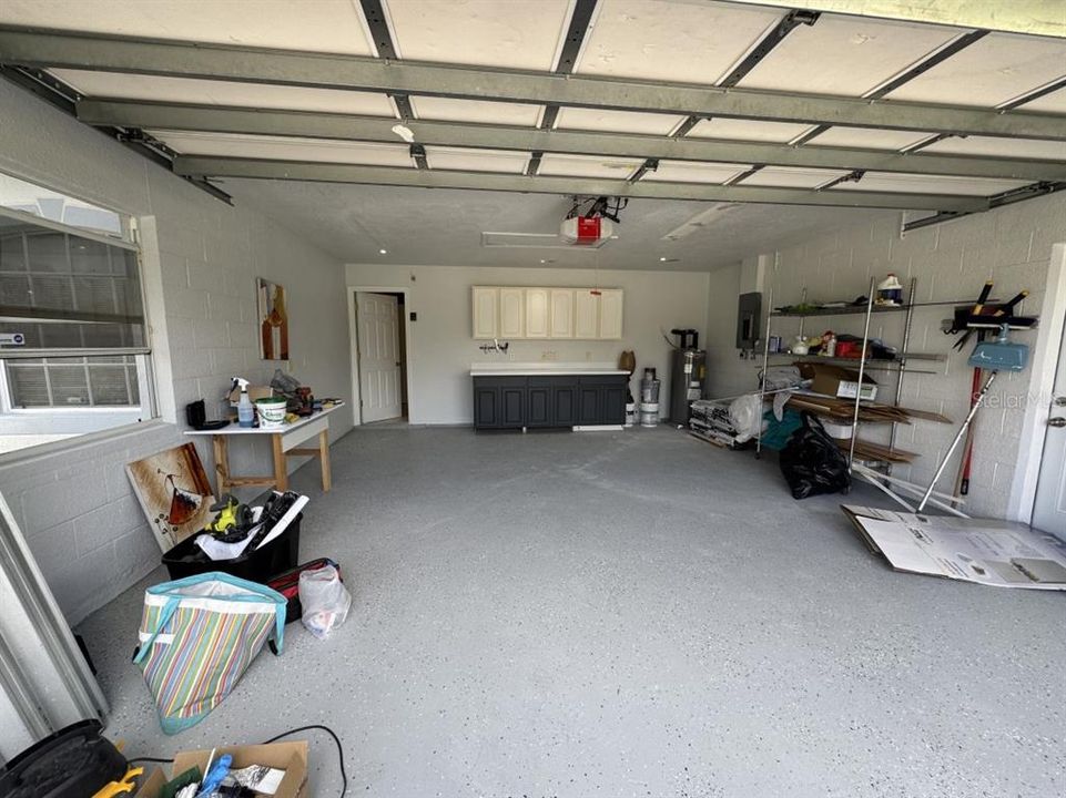 合同活跃: $370,000 (4 贝兹, 2 浴室, 2136 平方英尺)