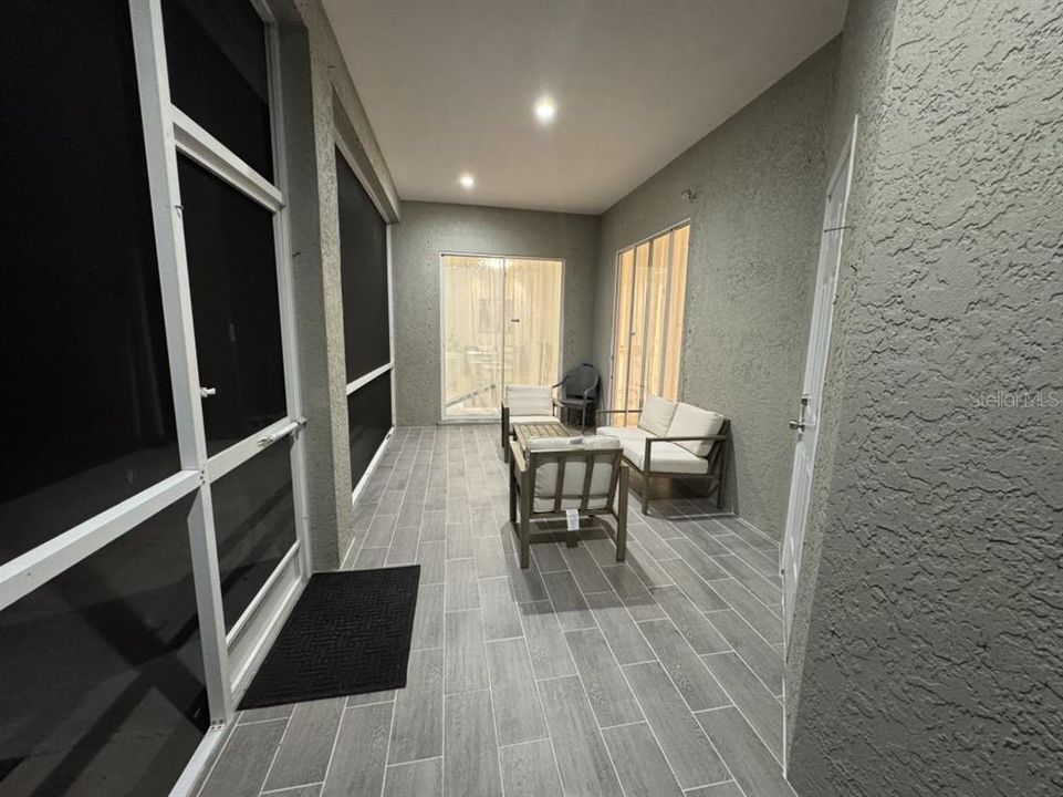 合同活跃: $370,000 (4 贝兹, 2 浴室, 2136 平方英尺)