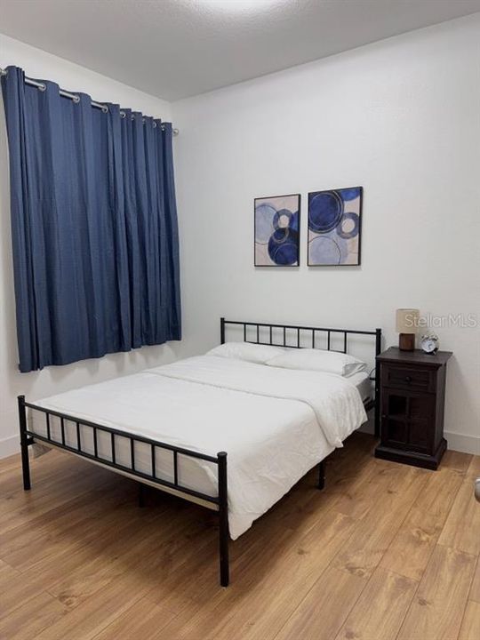 合同活跃: $370,000 (4 贝兹, 2 浴室, 2136 平方英尺)