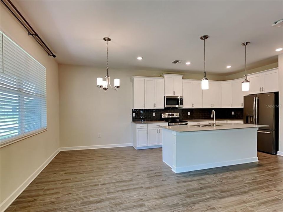 En Renta: $2,550 (4 camas, 3 baños, 2577 Pies cuadrados)