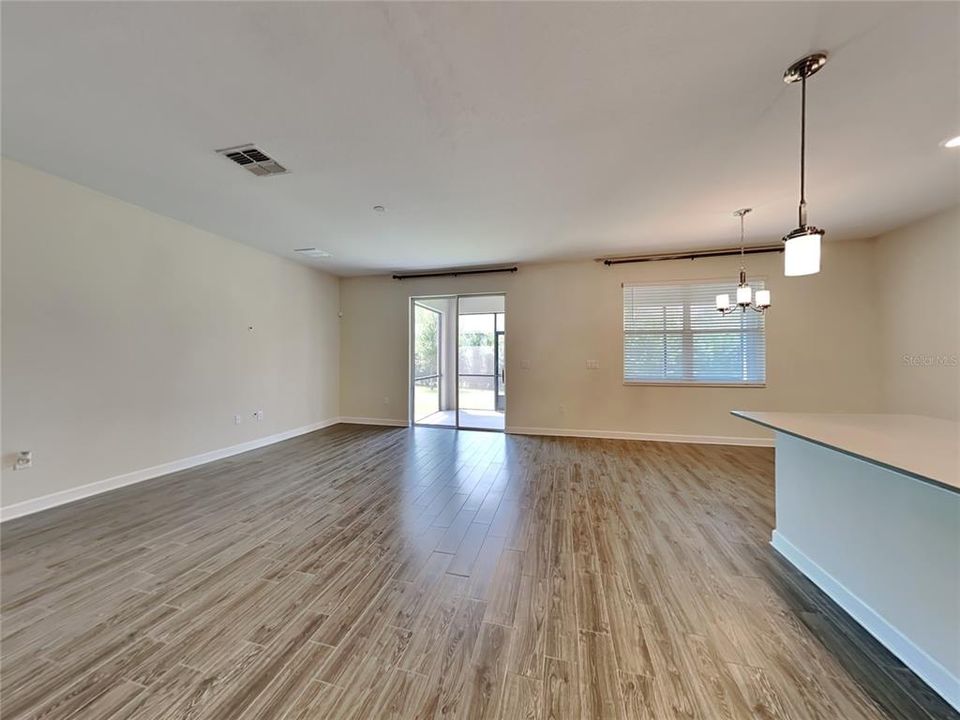 En Renta: $2,550 (4 camas, 3 baños, 2577 Pies cuadrados)