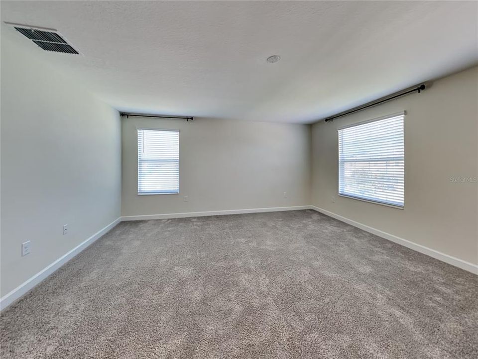 En Renta: $2,550 (4 camas, 3 baños, 2577 Pies cuadrados)