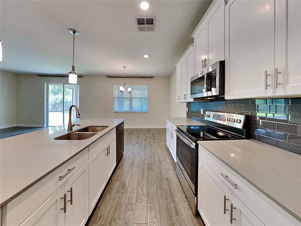 En Renta: $2,550 (4 camas, 3 baños, 2577 Pies cuadrados)