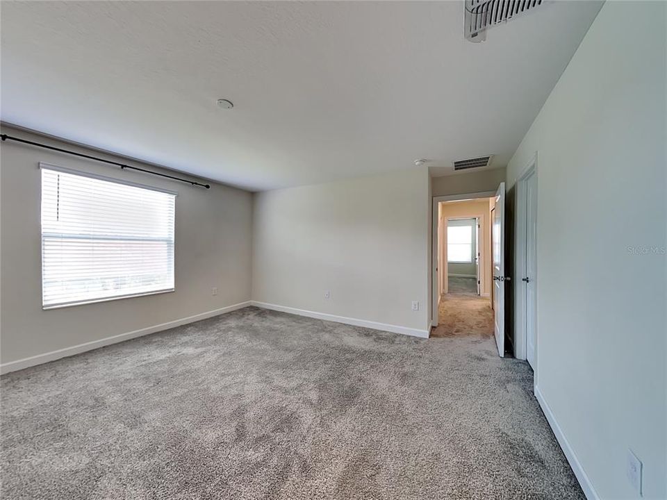 En Renta: $2,550 (4 camas, 3 baños, 2577 Pies cuadrados)