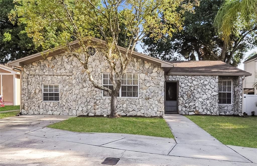 Recently Rented: $2,100 (3 beds, 2 baths, 1342 Square Feet)