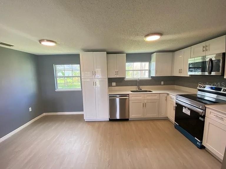 出租: $1,575 (2 贝兹, 1 浴室, 816 平方英尺)