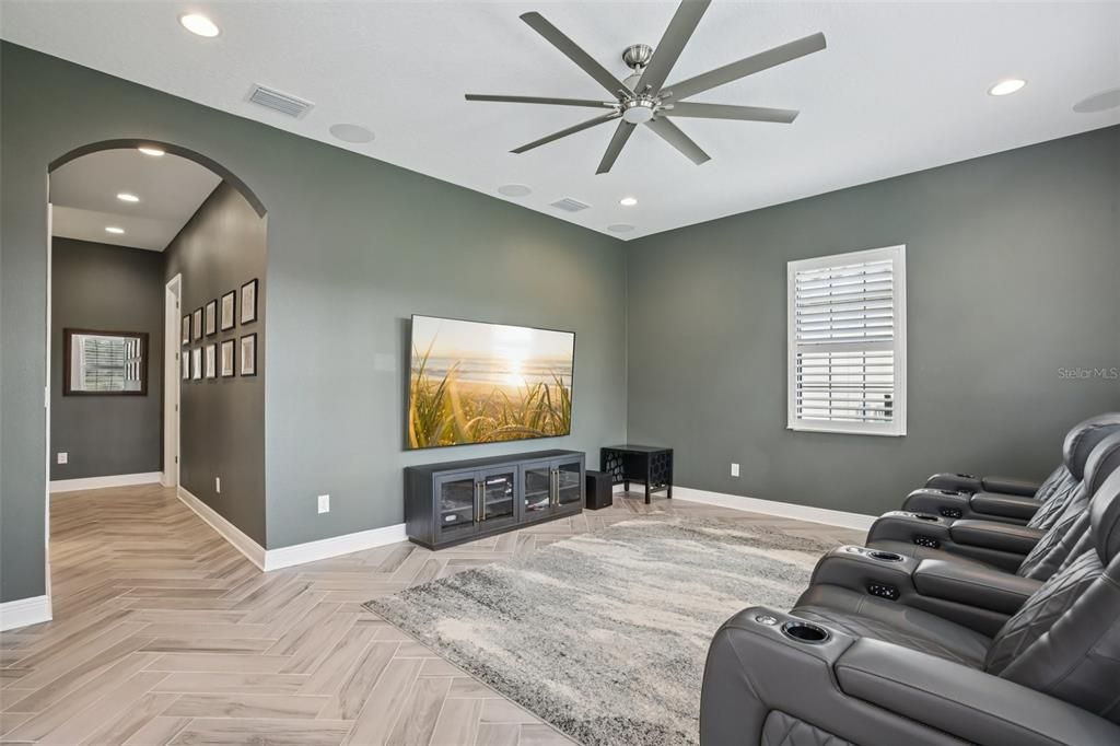 En Venta: $859,000 (4 camas, 3 baños, 3188 Pies cuadrados)