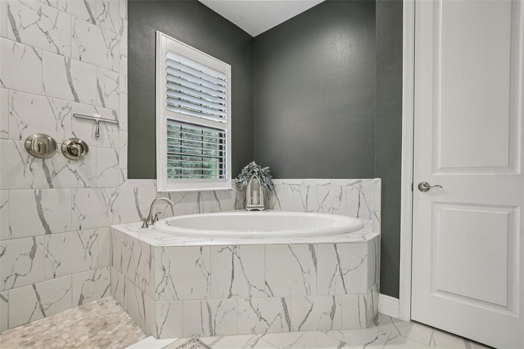 En Venta: $859,000 (4 camas, 3 baños, 3188 Pies cuadrados)