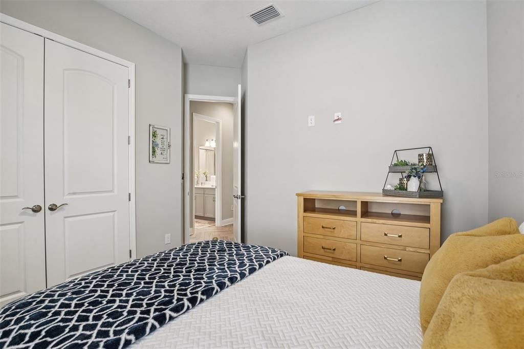 En Venta: $859,000 (4 camas, 3 baños, 3188 Pies cuadrados)