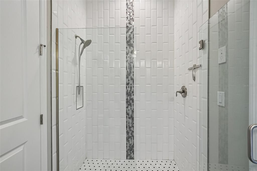 En Venta: $859,000 (4 camas, 3 baños, 3188 Pies cuadrados)