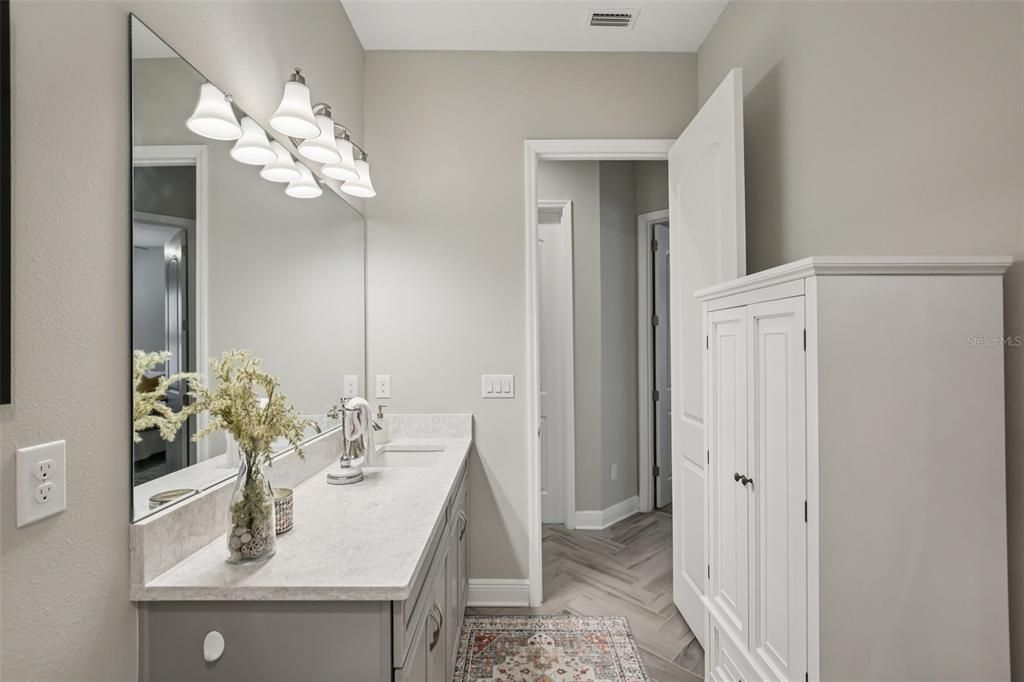 En Venta: $859,000 (4 camas, 3 baños, 3188 Pies cuadrados)