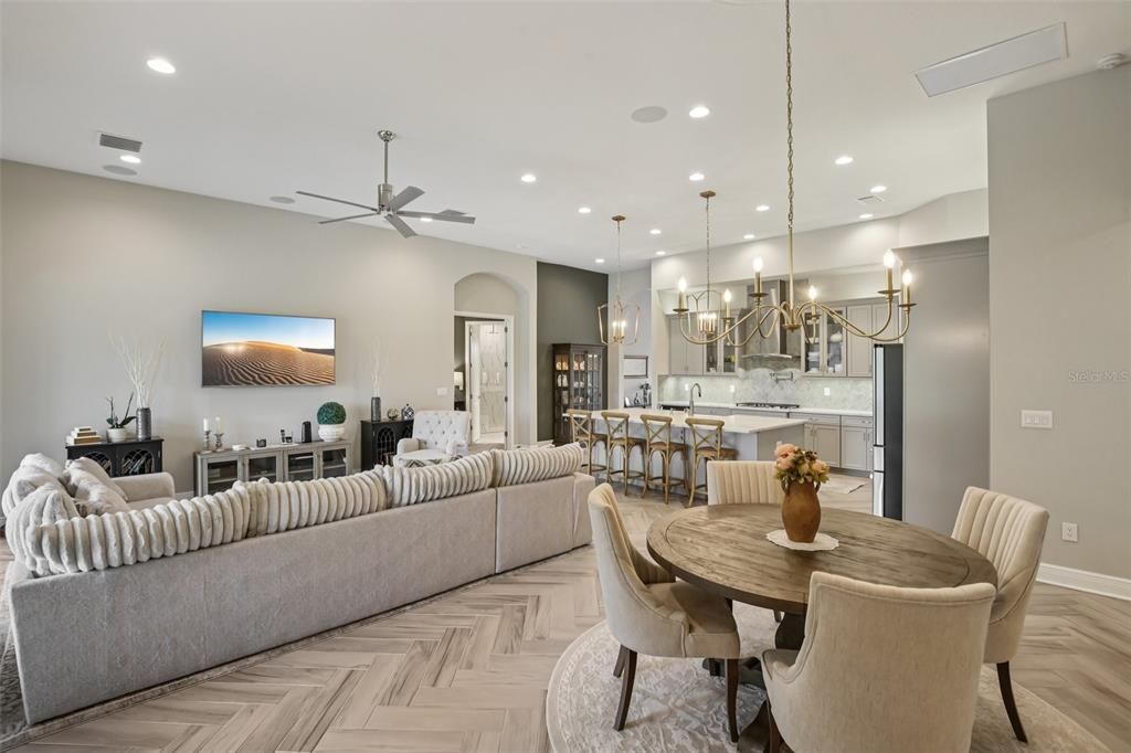 En Venta: $859,000 (4 camas, 3 baños, 3188 Pies cuadrados)