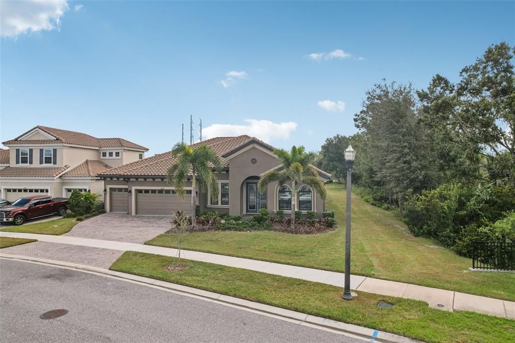 En Venta: $859,000 (4 camas, 3 baños, 3188 Pies cuadrados)