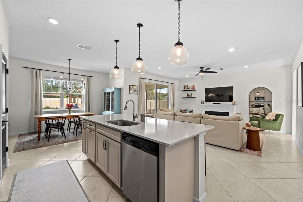 待售: $468,999 (5 贝兹, 3 浴室, 2615 平方英尺)