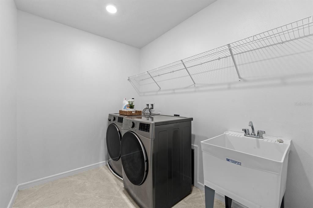 待售: $468,999 (5 贝兹, 3 浴室, 2615 平方英尺)