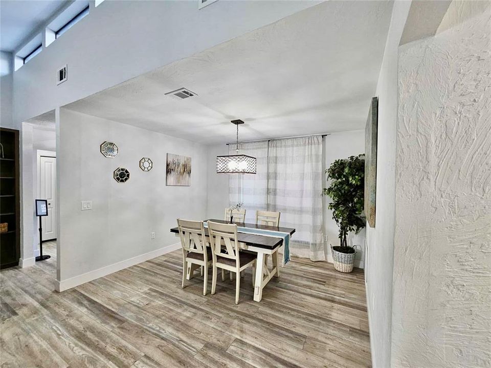 En Venta: $399,000 (3 camas, 2 baños, 1428 Pies cuadrados)