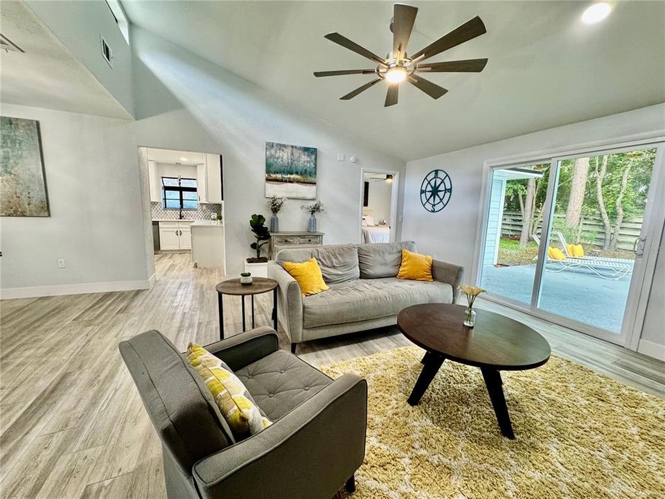 En Venta: $399,000 (3 camas, 2 baños, 1428 Pies cuadrados)