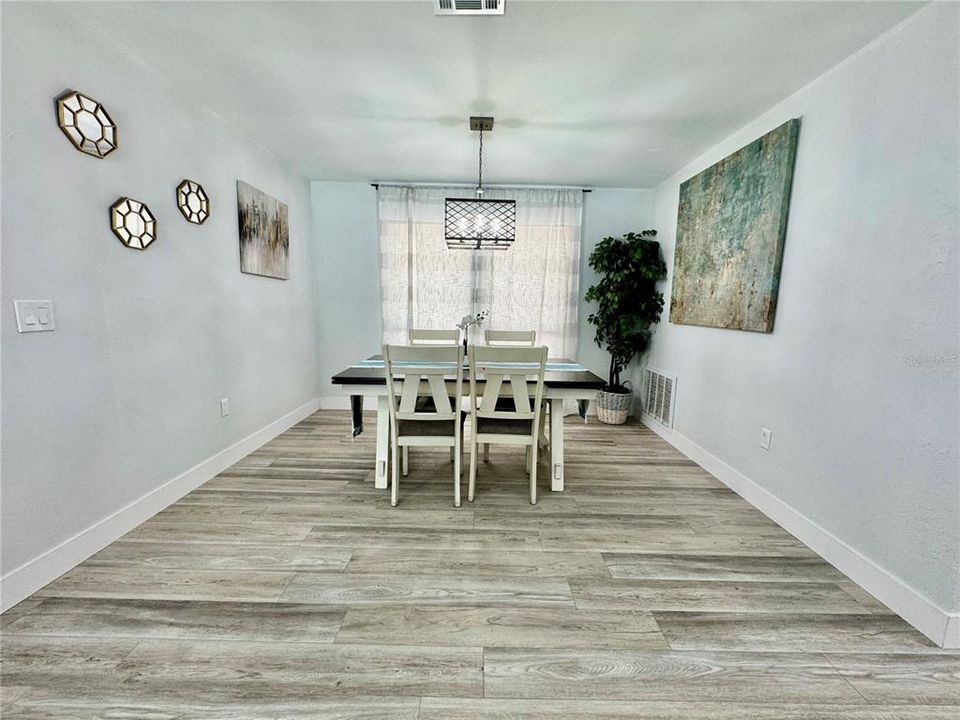 En Venta: $399,000 (3 camas, 2 baños, 1428 Pies cuadrados)