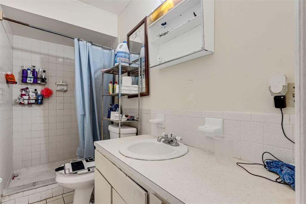 合同活跃: $305,000 (4 贝兹, 2 浴室, 2113 平方英尺)