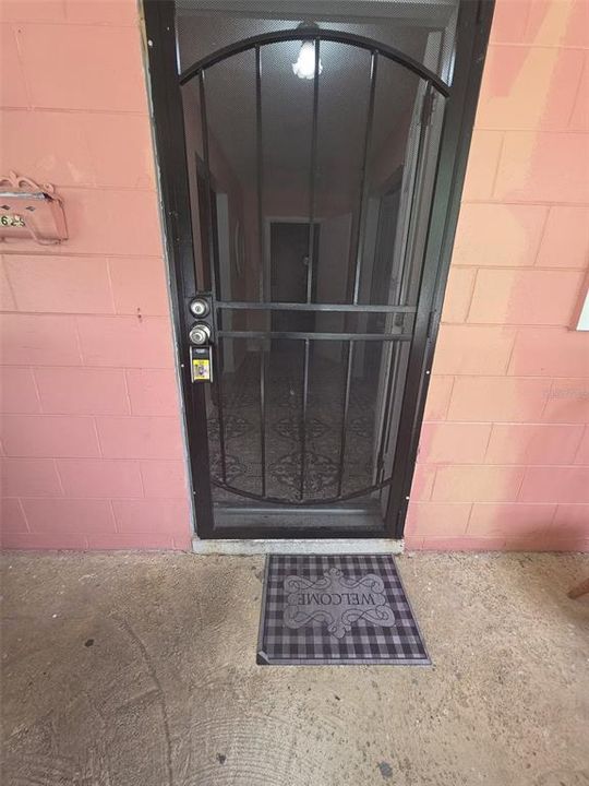 合同活跃: $305,000 (4 贝兹, 2 浴室, 2113 平方英尺)