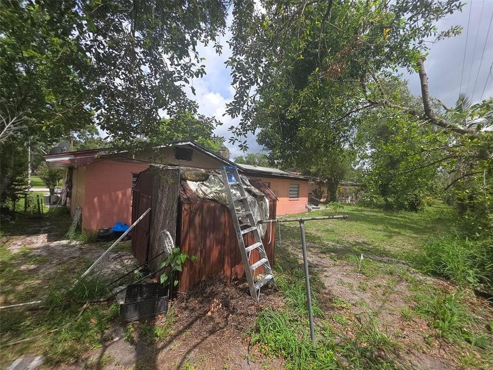 合同活跃: $305,000 (4 贝兹, 2 浴室, 2113 平方英尺)