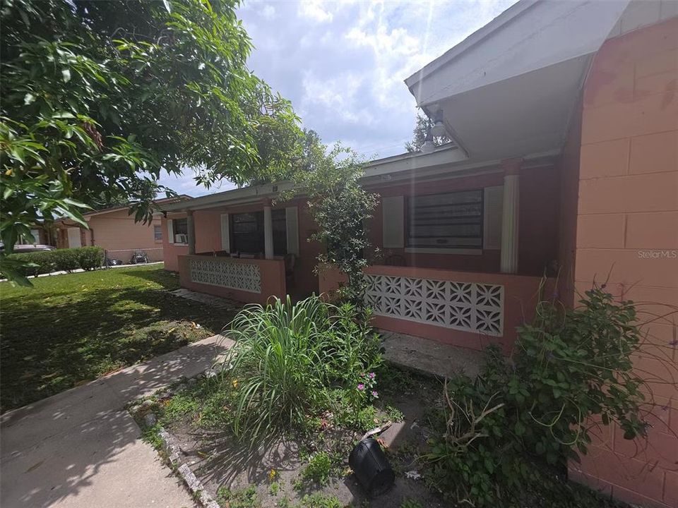 合同活跃: $305,000 (4 贝兹, 2 浴室, 2113 平方英尺)