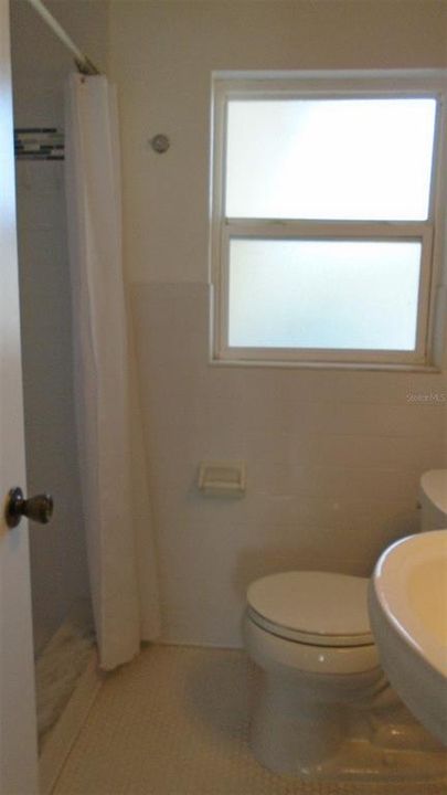 For Rent: $2,095 (4 beds, 2 baths, 1433 Square Feet)