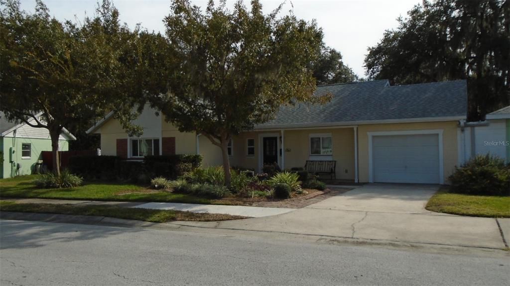 For Rent: $2,095 (4 beds, 2 baths, 1433 Square Feet)