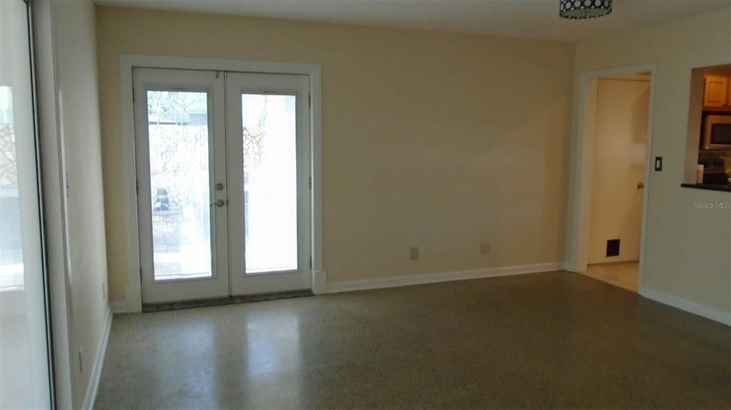 For Rent: $2,095 (4 beds, 2 baths, 1433 Square Feet)