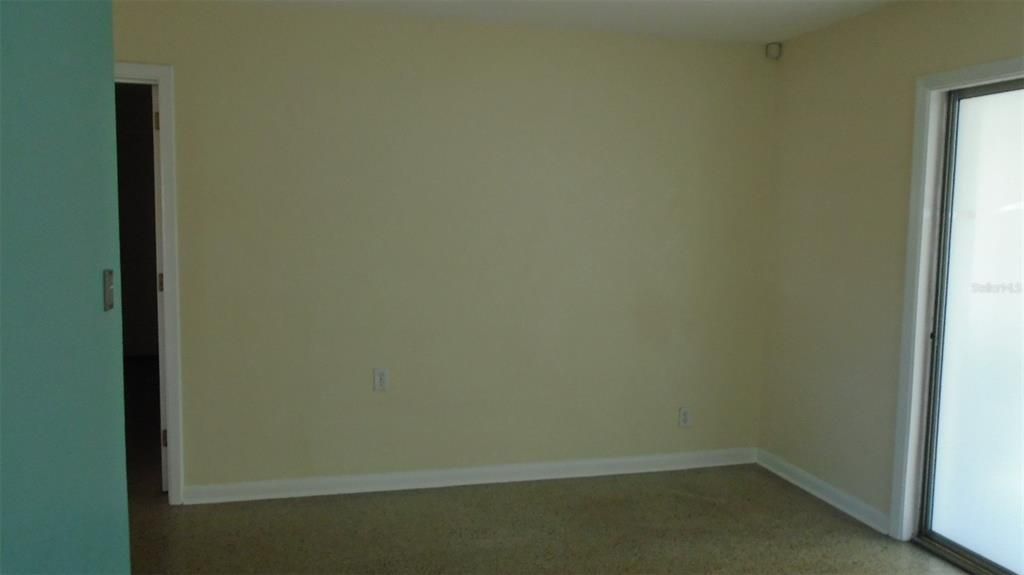 For Rent: $2,095 (4 beds, 2 baths, 1433 Square Feet)