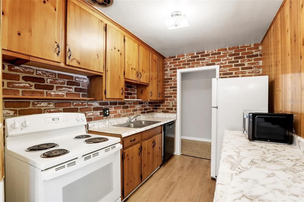 For Rent: $2,500 (3 beds, 1 baths, 1351 Square Feet)