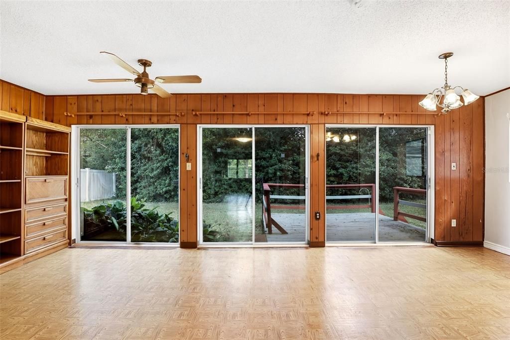 For Rent: $2,500 (3 beds, 1 baths, 1351 Square Feet)