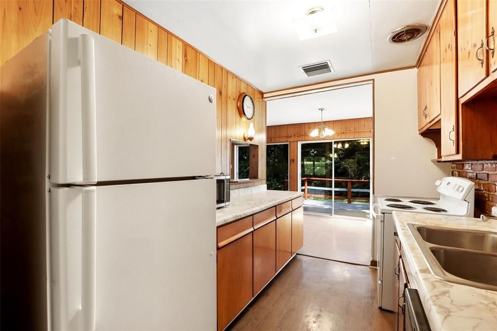 For Rent: $2,500 (3 beds, 1 baths, 1351 Square Feet)