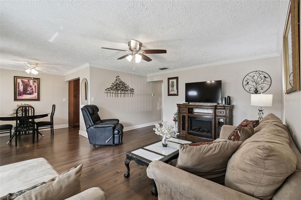 На продажу: $150,000 (2 спален, 2 ванн, 984 Квадратных фут)