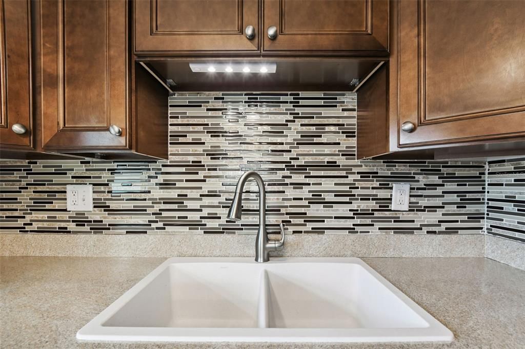 На продажу: $150,000 (2 спален, 2 ванн, 984 Квадратных фут)