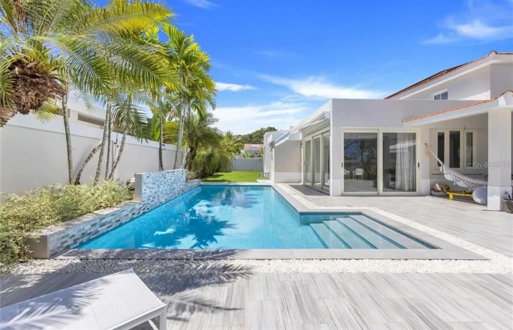 For Sale: $2,595,000 (4 beds, 5 baths, 4028 Square Feet)