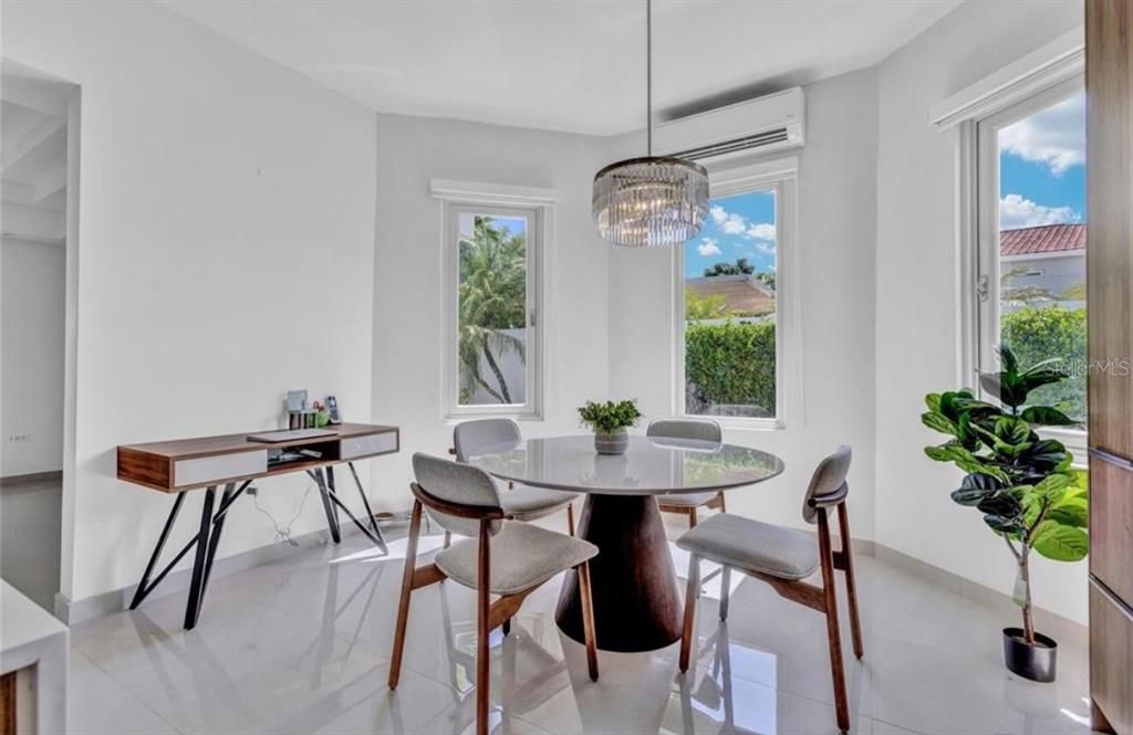 For Sale: $2,595,000 (4 beds, 5 baths, 4028 Square Feet)