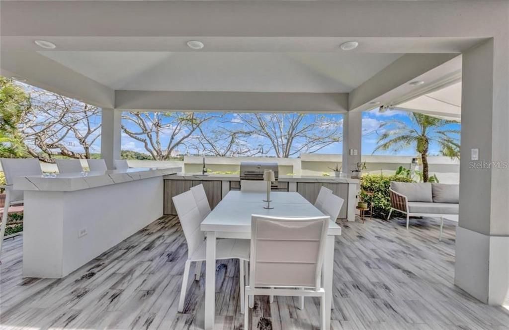 For Sale: $2,595,000 (4 beds, 5 baths, 4028 Square Feet)