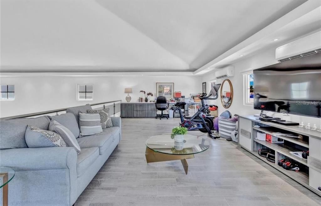 For Sale: $2,595,000 (4 beds, 5 baths, 4028 Square Feet)